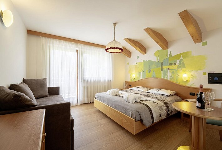 Hotel Dolomites Inn - Wohnbeispiel Doppelzimmer Plus (Zimmercodierung DB8)