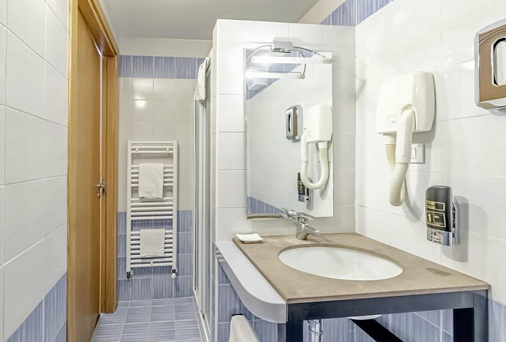 Dolomiti Chalet Family Hotel - Wohnbeispiel Doppelzimmer Larice (Zimmercodierung DG1)