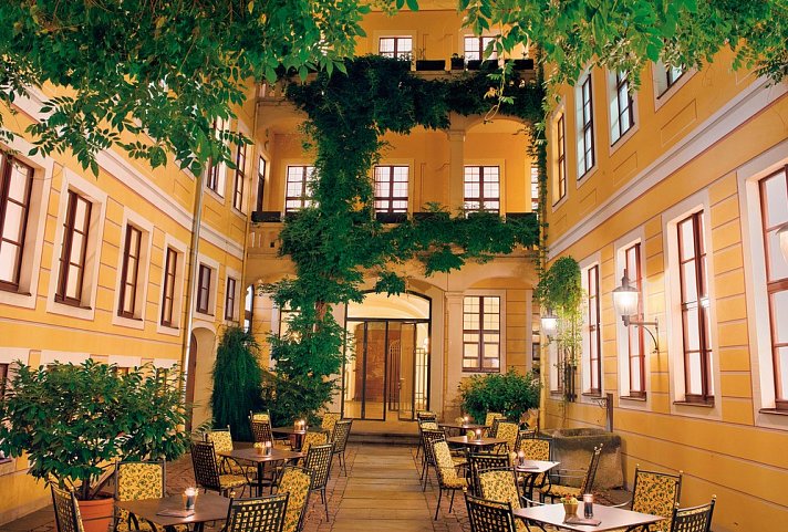 Bilderberg Bellevue Hotel Dresden - Barocker Innenhof des Hotels