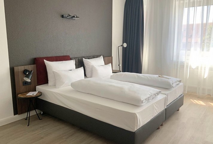 Hotel am Schlosstheater - Beispiel Doppelzimmer Komfort (Zimmercodierung DB9)