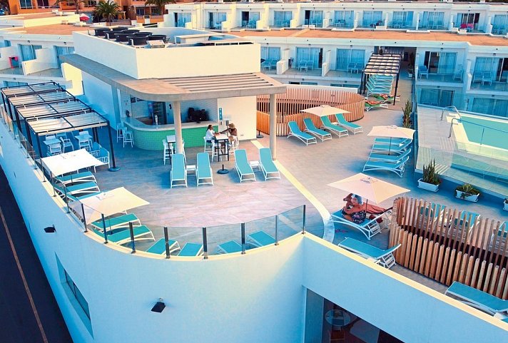 Hotel Taimar - Blick auf die Terrasse