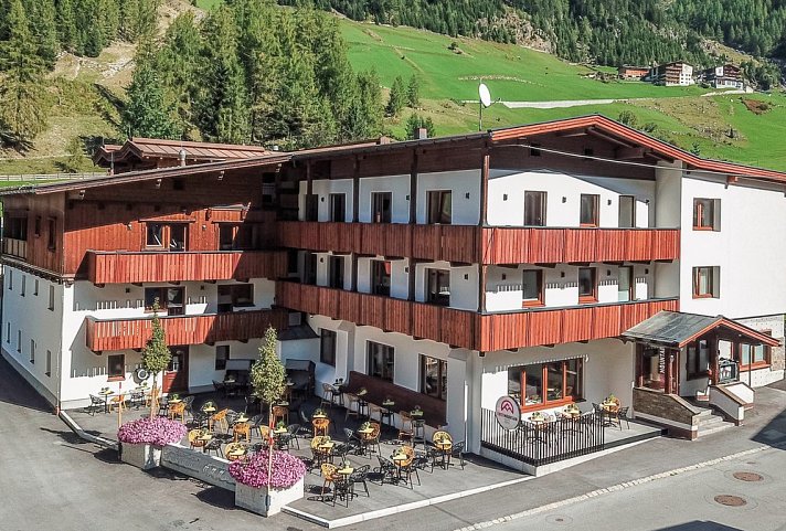first Mountain Hotel Ötztal - Außenansicht