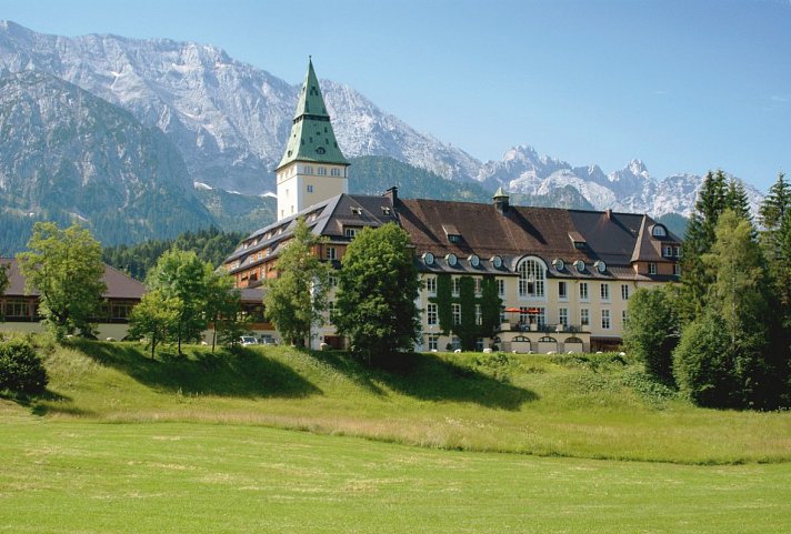 Alpenüberquerung von Garmisch nach Sterzing - Schloß Elmau