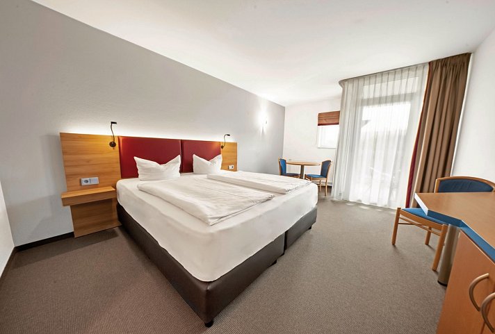 Donna Hotel Klosterhof - Wohnbeispiel Doppelzimmer Blick zum Hohen Bogen (Zimmercodierung DB2)