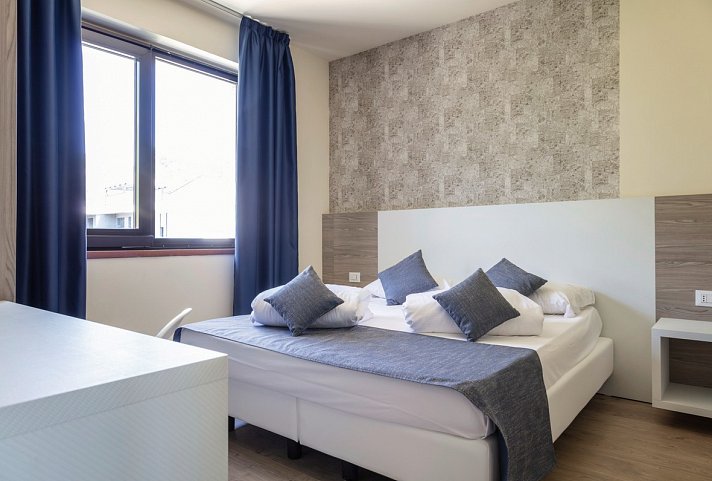 Arco Smart Hotel - Wohnbeispiel Doppelzimmer Gartenblick (Zimmercodierung DBG)